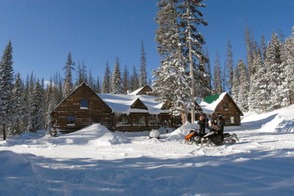 Centennial Snowy Mountain Lodge المظهر الخارجي الصورة