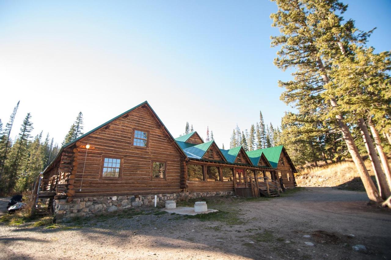 Centennial Snowy Mountain Lodge المظهر الخارجي الصورة